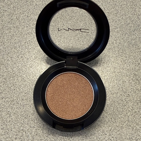 MAC Cosmetics Eyeshadow - All That Glitters - Picture 3 of 5
